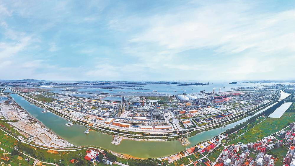 千人在廠(chǎng) 全速運(yùn)轉(zhuǎn)忙生產(chǎn):鋼板樁生產(chǎn)廠(chǎng)