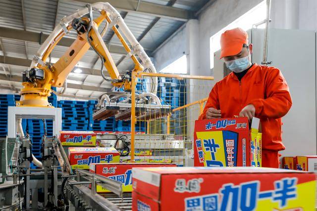 武陟縣：春節(jié)熱銷季 食品廠忙碌搶生產(chǎn)迎“開(kāi)門紅”:鋼板樁生產(chǎn)廠