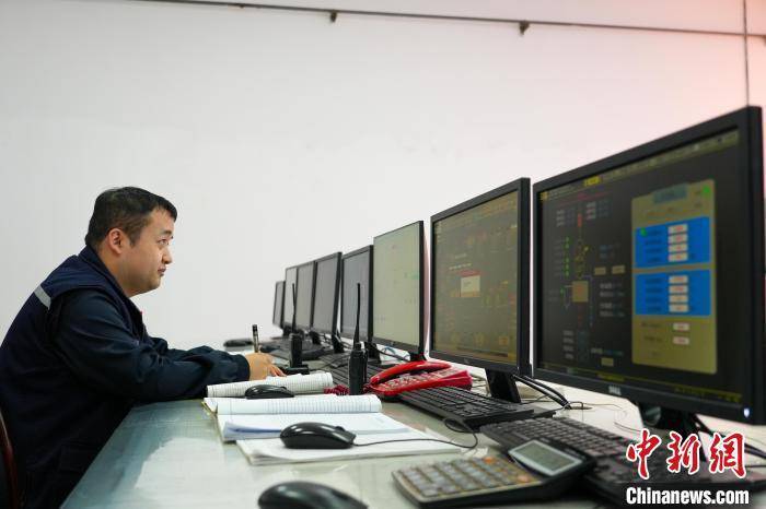 青海省唯一一家銅冶煉廠生產忙:鋼板樁生產廠