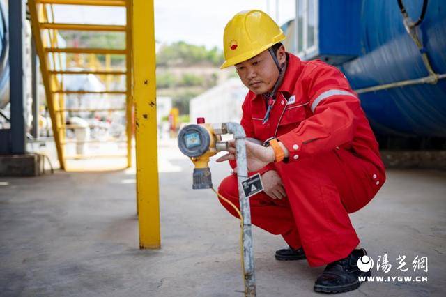 中國石油長慶油田采油八廠吳定生產(chǎn)運(yùn)維中心夯實(shí)電力管理基礎(chǔ):鋼板樁生產(chǎn)廠